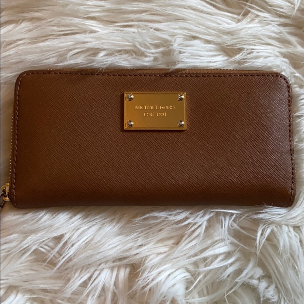 Caramel Michael Kors wallet